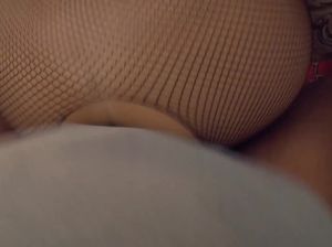 Хахаль в ротик и  пизду отымел роскошную шлюшку