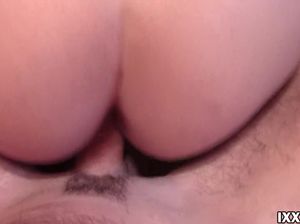 Русская 18-летняя красотка отсосала член и дала кончить в пизду не вынимая