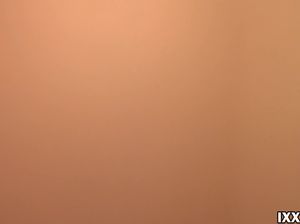 Русская 18-летняя красотка отсосала член и дала кончить в пизду не вынимая