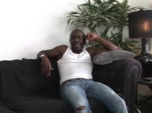 Сладкая француженка с натуральными сиськами занялась аналом с негром