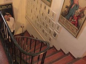 Красивая блондинка занимается анальным сексом с брутальным любовником