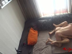 Лысый парень дерет в пилотку и анус стройную хохлушку в любительском видео