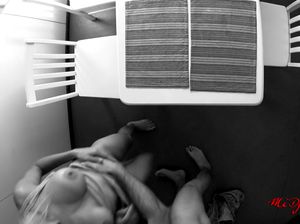 На кухне качок пользуется ротиком и дырочками своей сногсшибательной сожительницы