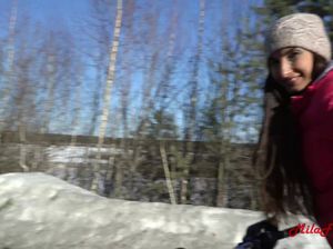 Байкер на природе трахает в рот озабоченную подругу