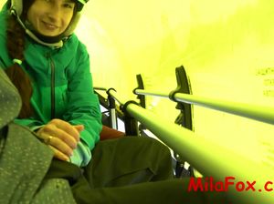 Спортсменка делает отменный минет в зимнем лесу