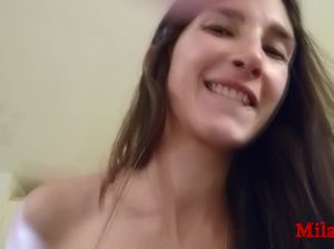 Фея с длинными волосами долго отлизывает парню толстый хер