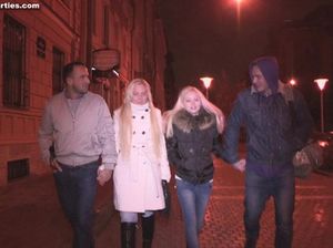 Русские свингеры устраивают дикую сексуальную оргию на квартире