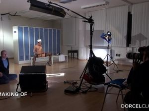 Потрясающая медсестра очень сильно любит анальный трах