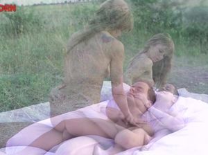 Худющая русская девчонка занимается сексом на природе со своим хахалем