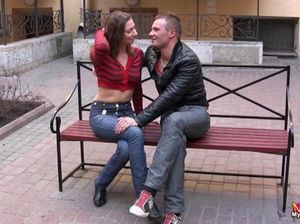 18-летняя девушка Таня стонет от вагинального сношения