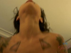 Миниатюрная крошка подставила попу под член парня после минета от 1 лица