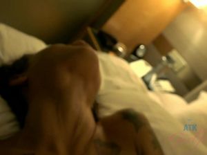 Миниатюрная крошка подставила попу под член парня после минета от 1 лица