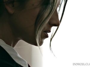 Преподы жестко жарят худую непослушную студентку в две дырки сразу