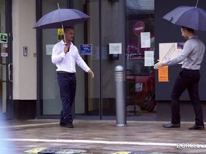 Мужики жарят худую русскую сучку в две дырки сразу после нежного массажа