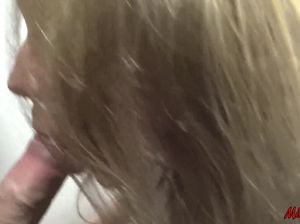 Молодчик записал на камеру секс с подругой в самолете