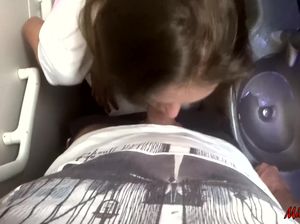 Молодчик записал на камеру секс с подругой в самолете