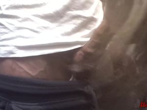 Молодчик записал на камеру секс с подругой в самолете