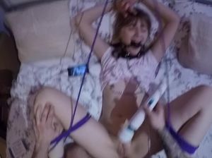 Бондаж, дрочка вибратором и безудержный румынский секс