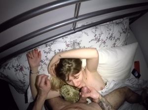 Отчим трахает 18-летнюю стройную падчерицу