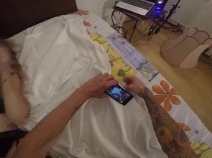 Парень от первого лица трахает стонущую крошку в чёрных чулках