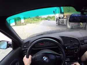 Озабоченный кобель подвез и трахнул очкастую попутчицу в машине