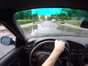 Озабоченный кобель подвез и трахнул очкастую попутчицу в машине