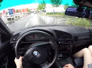 Озабоченный кобель подвез и трахнул очкастую попутчицу в машине