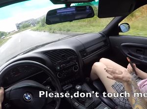 Озабоченный кобель подвез и трахнул очкастую попутчицу в машине