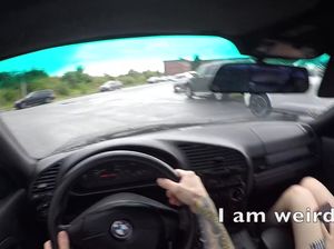 Озабоченный кобель подвез и трахнул очкастую попутчицу в машине