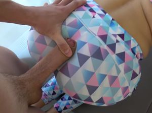 Пацан наслаждается интимом с девушкой в облегающем костюме из спандекса