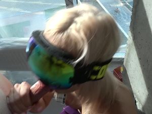 Девка в спандексе и с маской на лице дала своему кавалеру