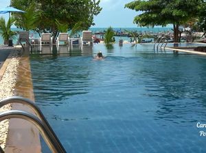 Блонда искупалась в бассейне и отлично потрахалась дома с камшотом на попку