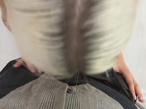 18-летняя блондинка с косичками ебется с отчимом на кухне