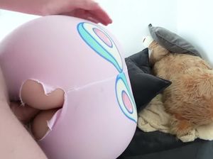 Порезал леггинсы на девке с большой жопой и отодрал от первого лица с кремпаем