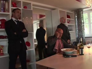 Лысый мужик круто отодрал молоденькую французскую сучку