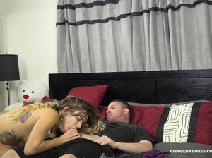 Зрелый муж изменяет жене с молодой кудрявой няней на супружеском ложе