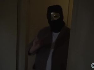 Мужики по очереди поливают симпатичную голландскую девку своей спермой