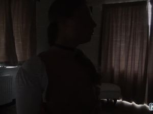 Мужики по очереди поливают симпатичную голландскую девку своей спермой