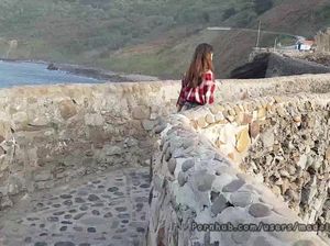 Испанская парочка занялась домашним сексом после прогулки на улице