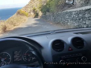 Сисястая испанская девушка дрочит на пляже член своего бойфренда