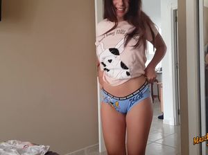 Брюнетка из Испании делает минет и трахается от первого лица в домашнем видео