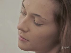 Венгерская малышка после секса получает много спермы прямо на лицо