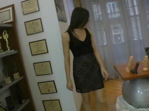 Русская худая девчонка дрочит хуй ногами и ебется раком