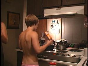 Худая лесбиянка вылизала манду толстой сучки