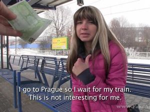 18-летняя русская Джина отдается пикаперу в мокрую розовую киску