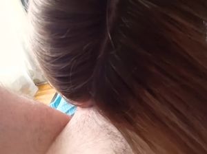 Красотка с большой попой сосет пенис и прыгает на нём