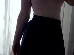 Парень подглядывал за жопастой подругой и она разрешила трахнуть себя в пизду