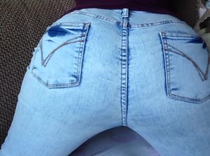 Жеребец дрючит раком девушку с большой жопой