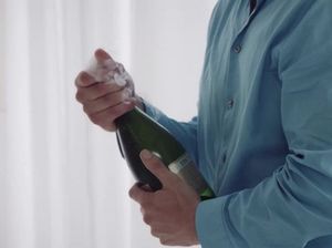 Стройные блондинка и брюнетка поебались с любвеобильным парнем