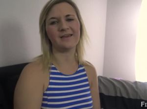 Волосатый мужик долбит шикарную мамку и кончает ей в рот